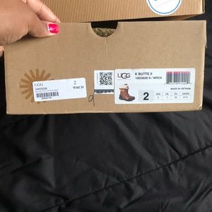Ugg butte kids size 2